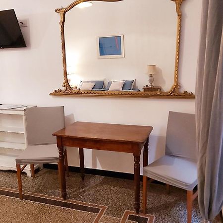 Central Chic Apartment Генуа Екстериор снимка