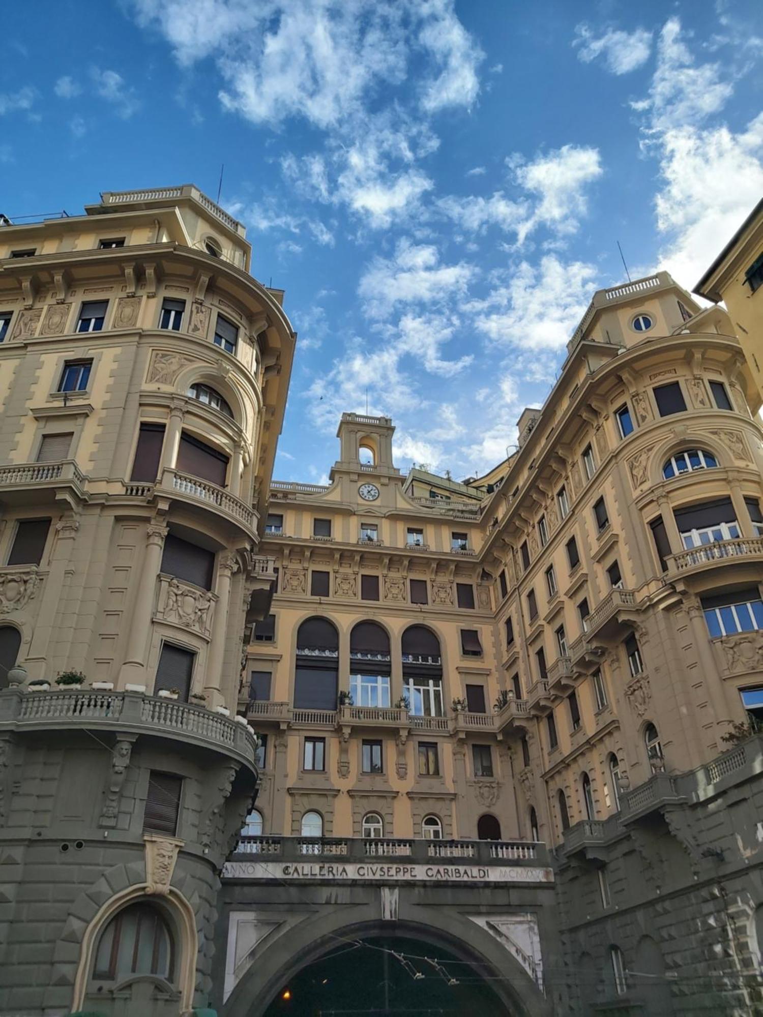 Central Chic Apartment Генуа Екстериор снимка