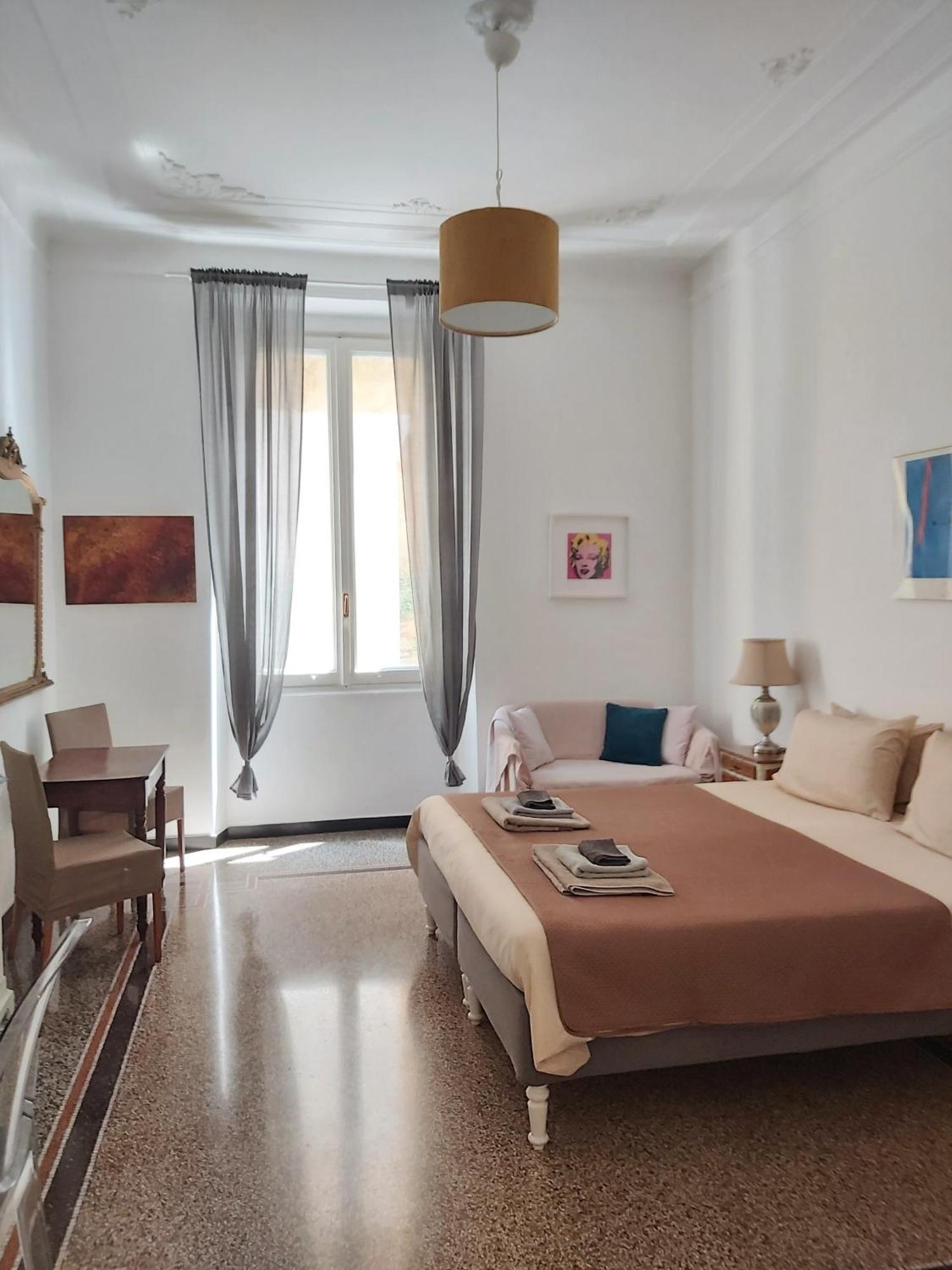 Central Chic Apartment Генуа Екстериор снимка
