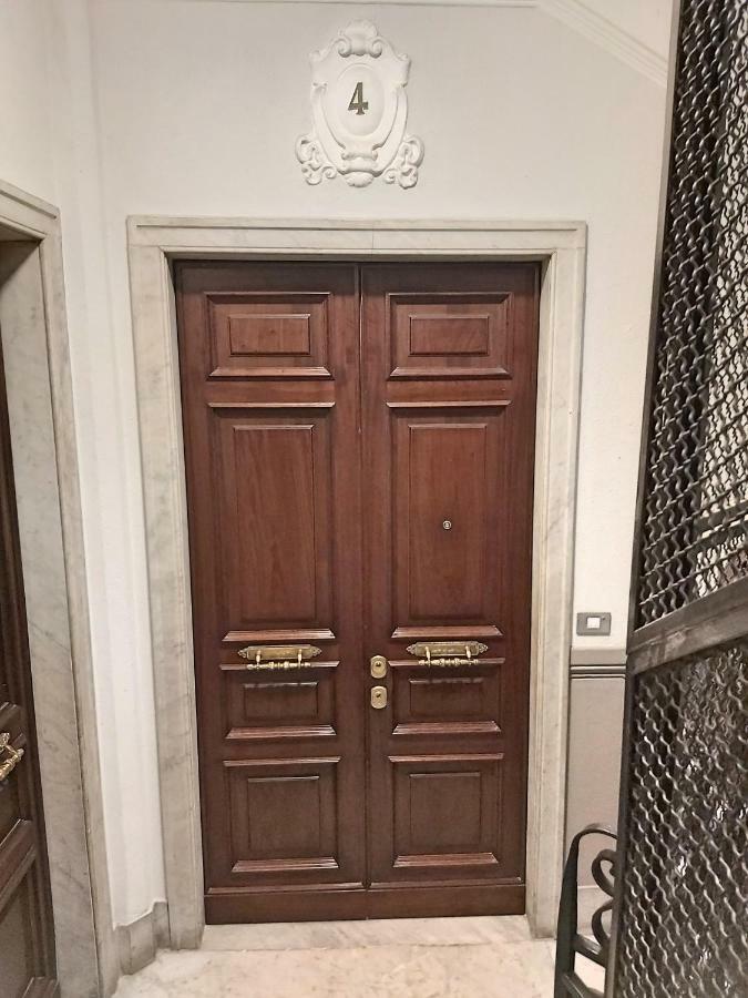 Central Chic Apartment Генуа Екстериор снимка